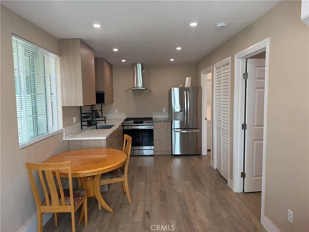 1 bed, 400 sqft, $2,100 — Photo 4