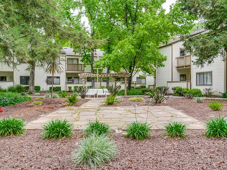 1422 Main Entrance Dr — Photo 19