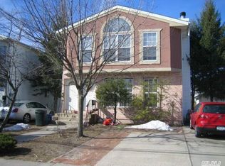 9 Firwood Rd #B, Port Washington, NY 11050