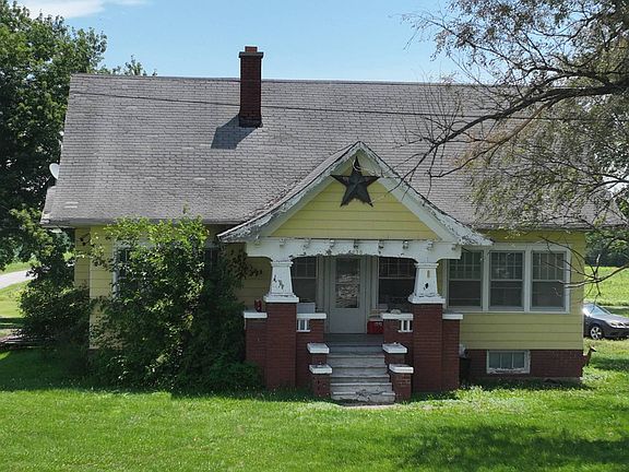 2nd image of 3930 Pleasant Pl