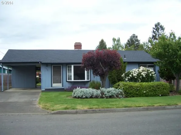 1576 NW Rachel Ave, Roseburg, OR 97471