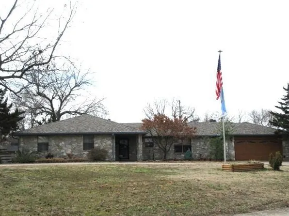 1124 Woodlawn Dr, Miami, OK 74354