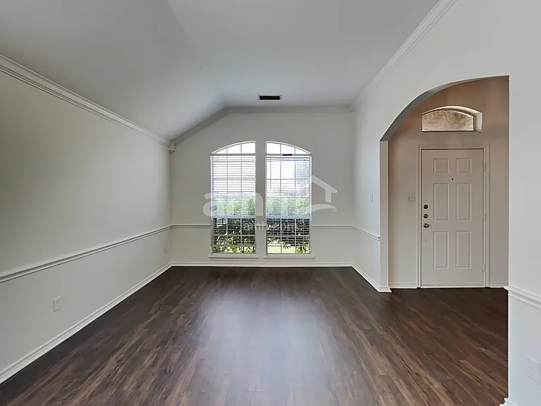 1004 Courtside Dr — Photo 8