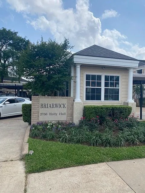 2 bed, 1.0 bath, 796 sqft, $1,075 — Photo 3