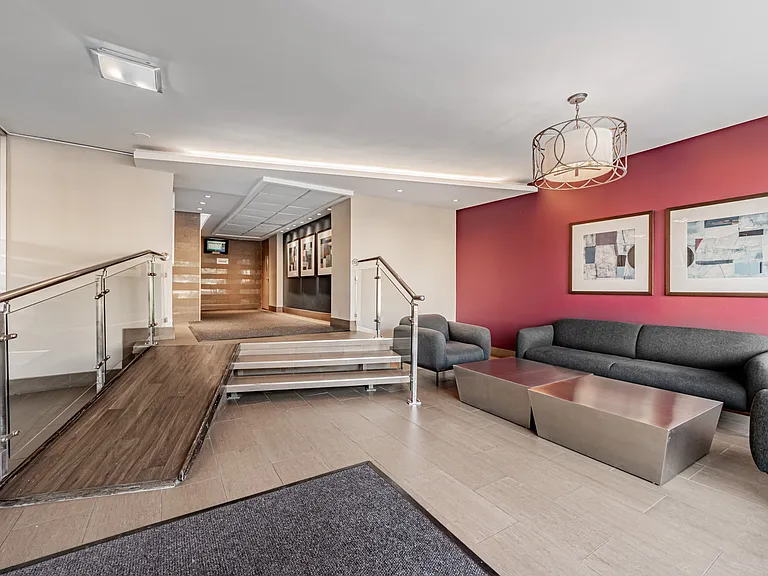 2313 Lake Shore Blvd W — Photo 12