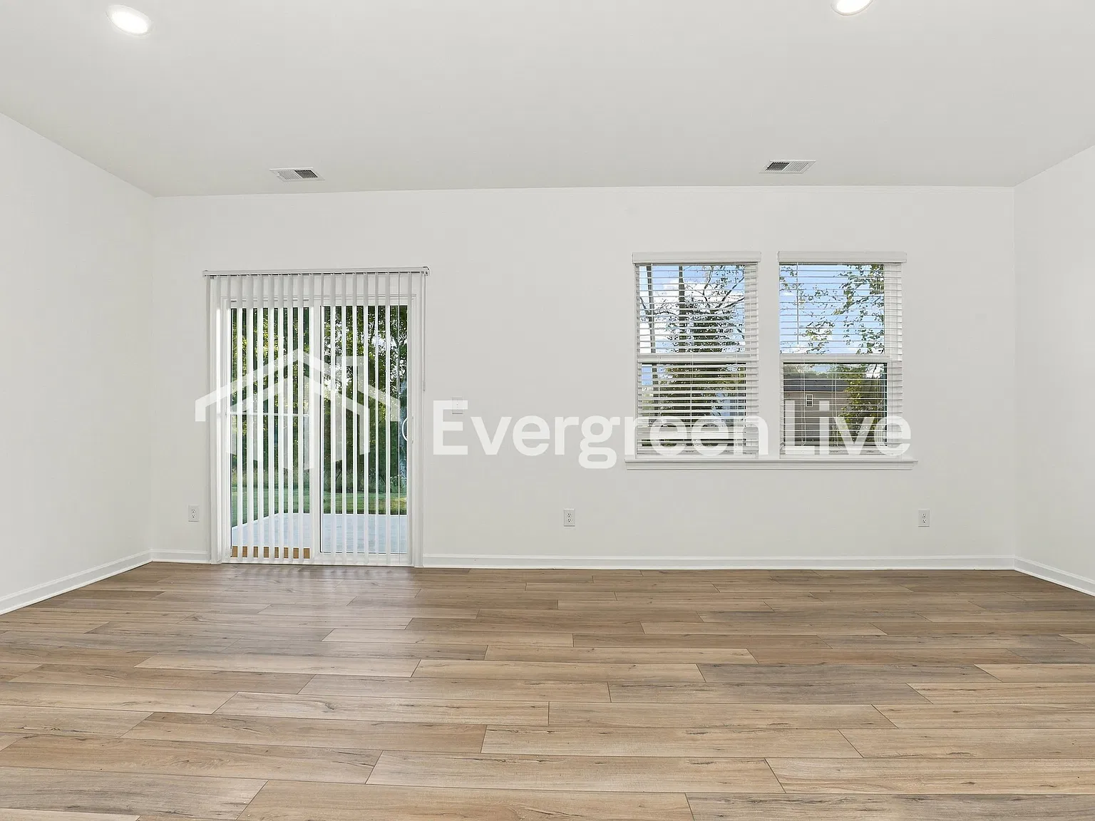 3 bed, 2.0 bath, 1274 sqft, $1,945 — Photo 2