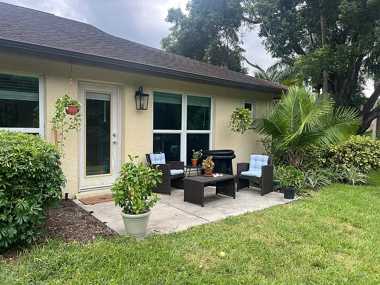 843 Palm View Dr — Photo 19