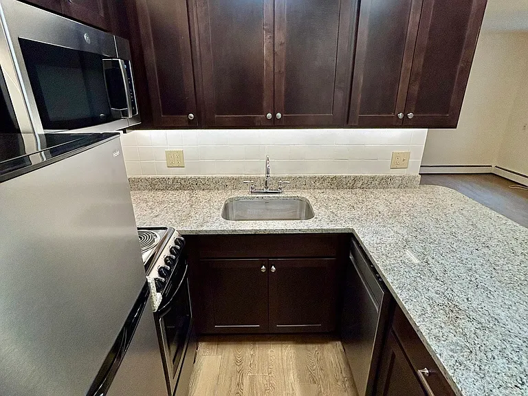 531 W Deming Place — Photo 32