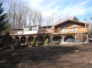 1527 Peninsula Dr, Central City, PA 15926