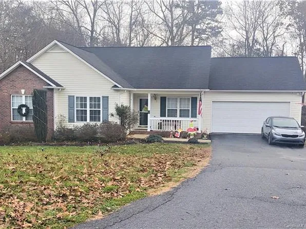 2104 Redberry Ln, Conover, NC 28613