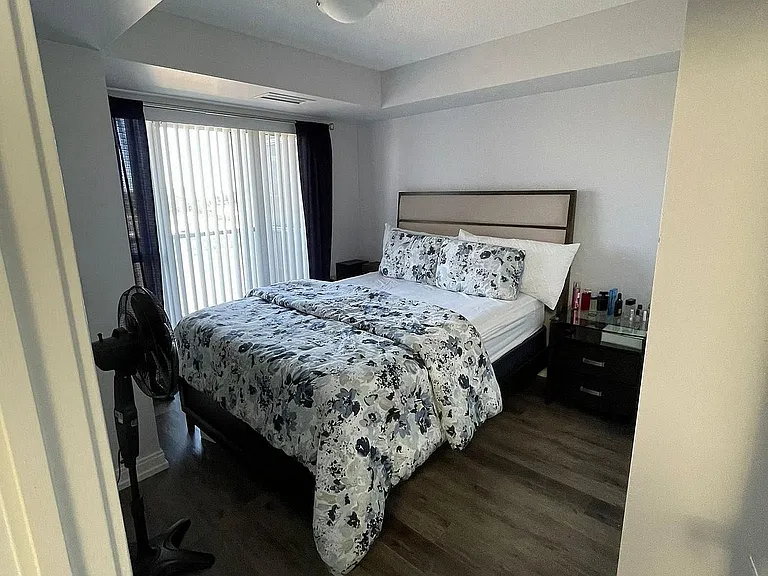 181 Village Green Sq #812 — Photo 7