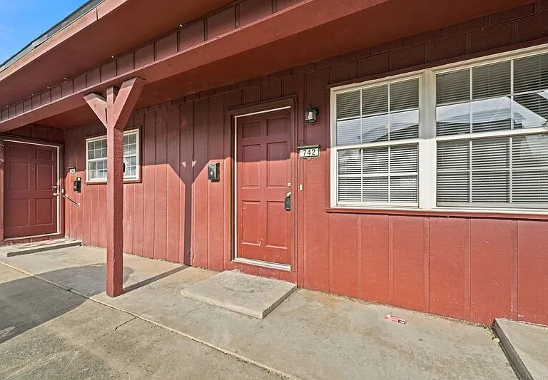 742 N 6th St — Photo 9