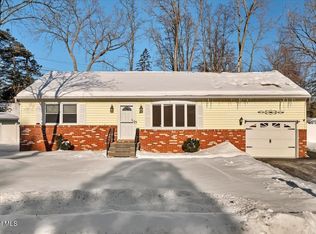 27 Lois Court, Colonie, NY 12205