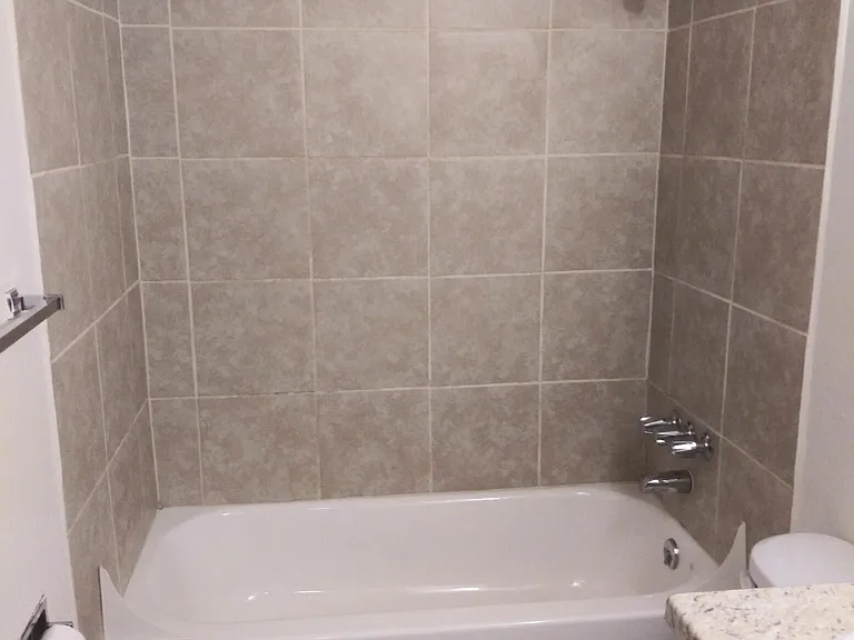 Marquette Heights Apartments — Photo 16