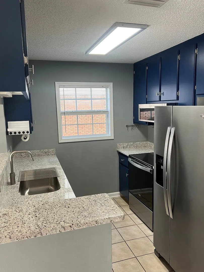 Building Photo - 107 S Springview Dr