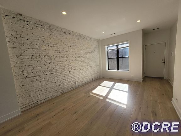 4th image of 1334 W Bryn Mawr Ave #2R