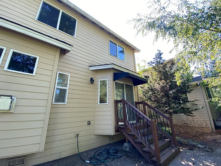 17910 NE 36th Way — Photo 27