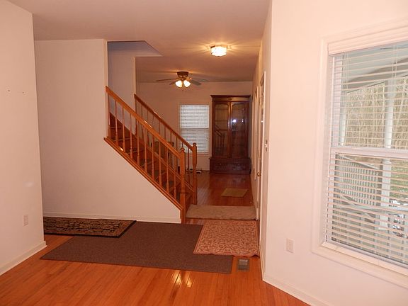 Dining Room to Entrance