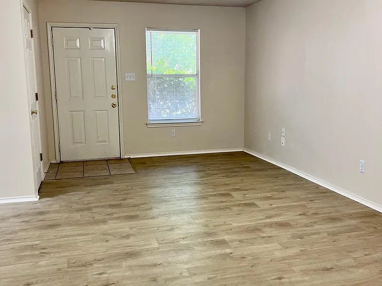 Open and spacious living room, open to the kitchen and dining room. Great for entertaining family and guests.