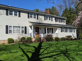 16 Fox Chase Ln, Belle Mead, NJ 08502