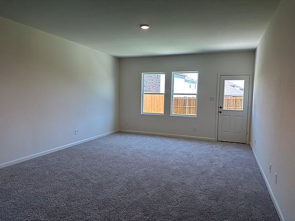 5th image of 5916 Sahara Dr