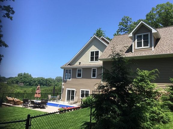 3rd image of 1 Riverview Ln