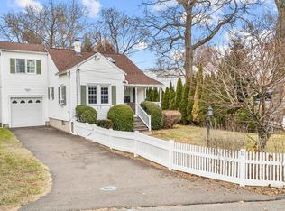 12 Knoll St, Norwalk, CT 06851