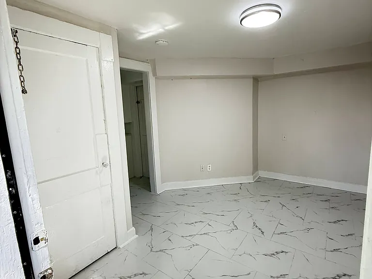 7904 Saint Charles Ave #R6 — Photo 1
