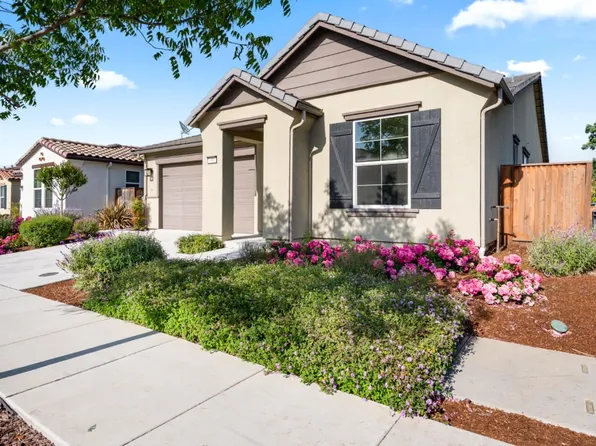 681 Segovia Dr, Hollister, CA 95023