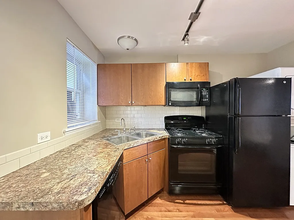 Building Photo - 674 N Orleans St #2