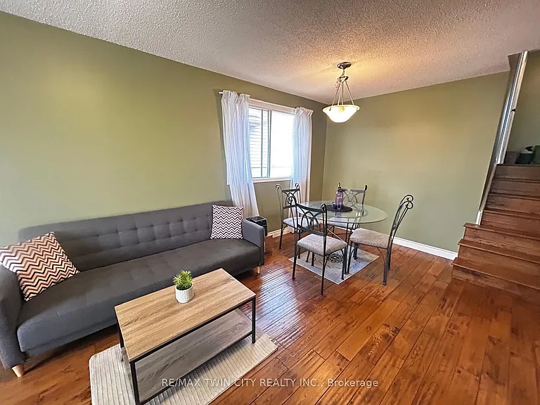 254 Camille Cres — Photo 6