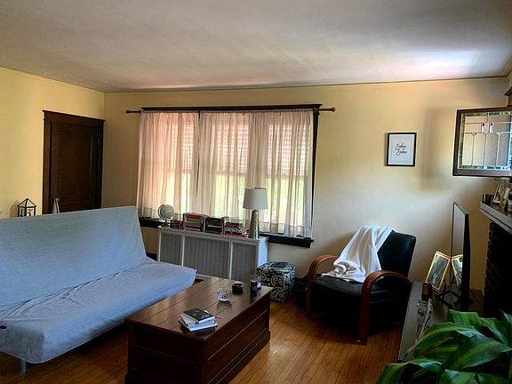 3rd image of 1100 Forest Ave #2F