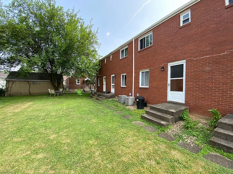 99 School Ave — Photo 9