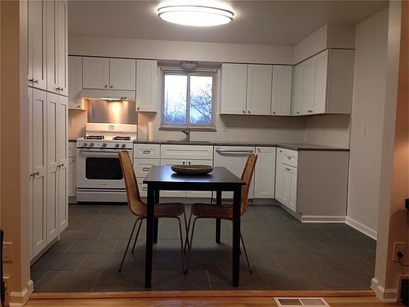 3rd image of 13 Oak Dr