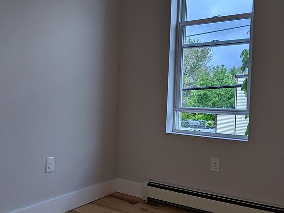 4th image of 127 Van Horne St #2D