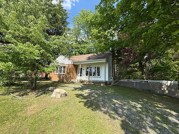 2nd image of 8356 Maple Rd