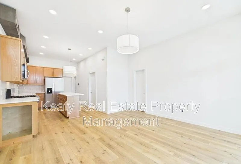 1120 S Washington St — Photo 4