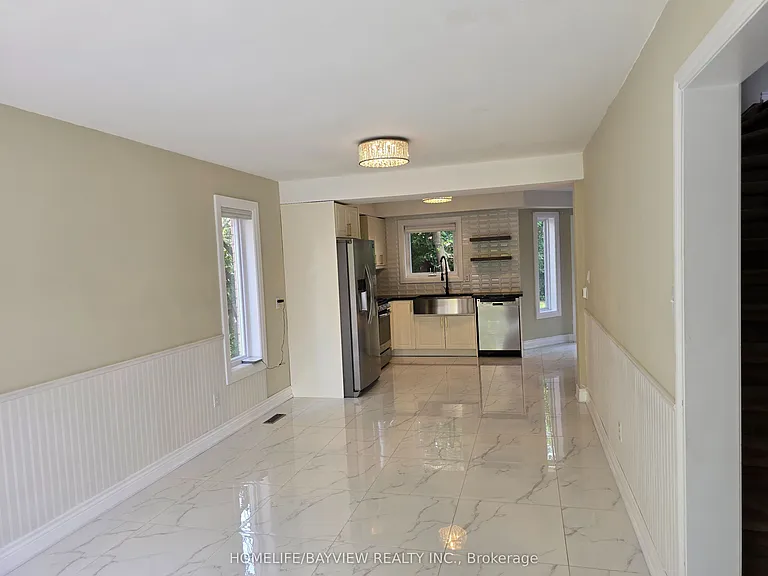 176 Humberland Dr — Photo 7