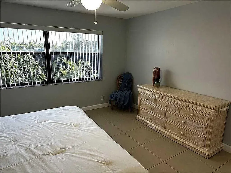 105 S Riverside Dr #303 — Photo 31