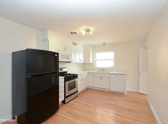 3rd image of 6537 N Hoyne Ave #1N