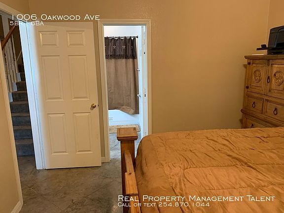 2nd image of 1006 Oakwood Ave