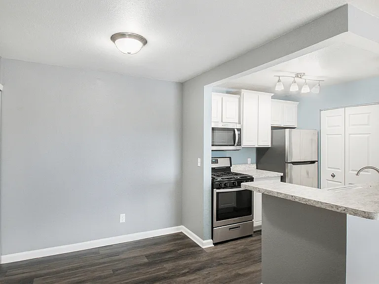 Westfield Club Apartments — Photo 10