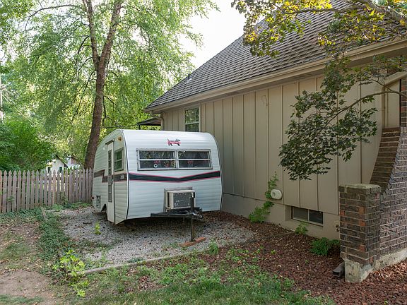 5th image of 7833 W 98th Ter