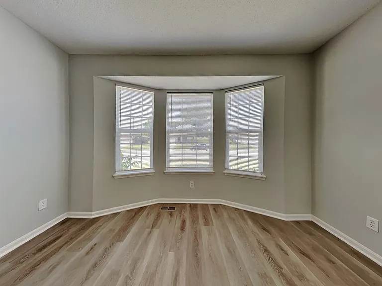 4219 Woodland Ave — Photo 4