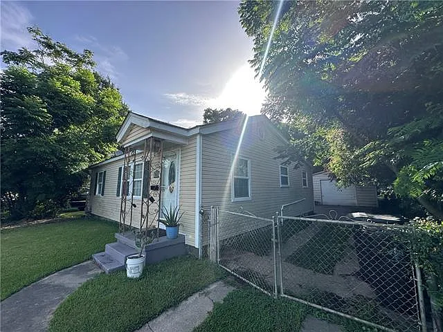 310 Huntlee Dr — Photo 2