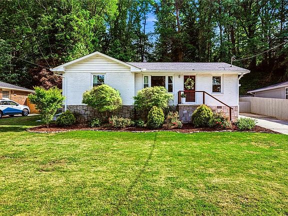 2nd image of 886 Scott Cir