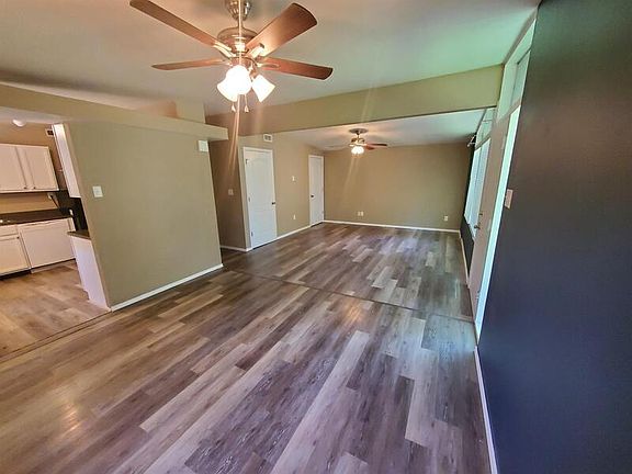 3rd image of 960 Robinwood Dr