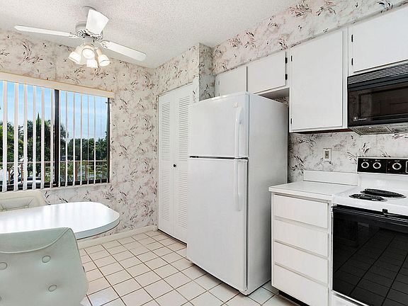 5th image of 7351 Kinghurst Dr APT 208