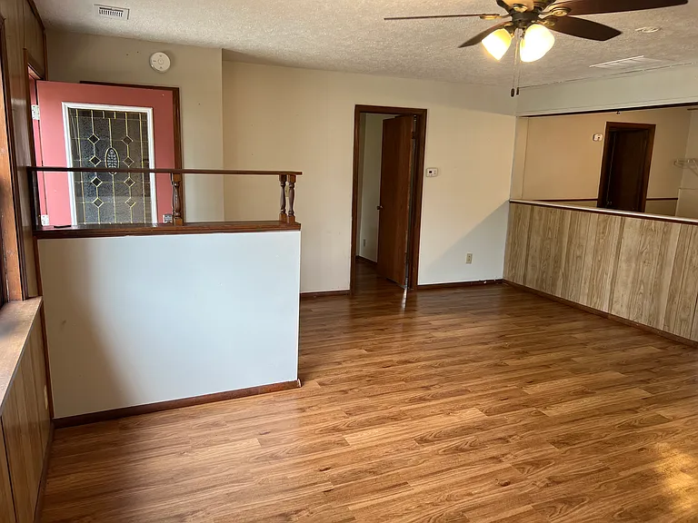 516 E South St #3 — Photo 5