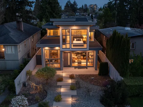 315 E 20th St, North Vancouver, BC V7L 3A8